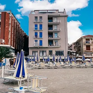 2* Отель Maremola